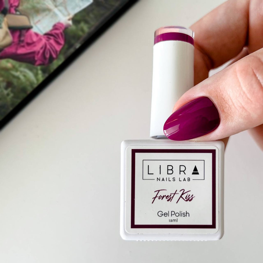 "Forest Kiss" - HEMA/TPO free Gel Polish 15ml - Elegance Beauty Suisse