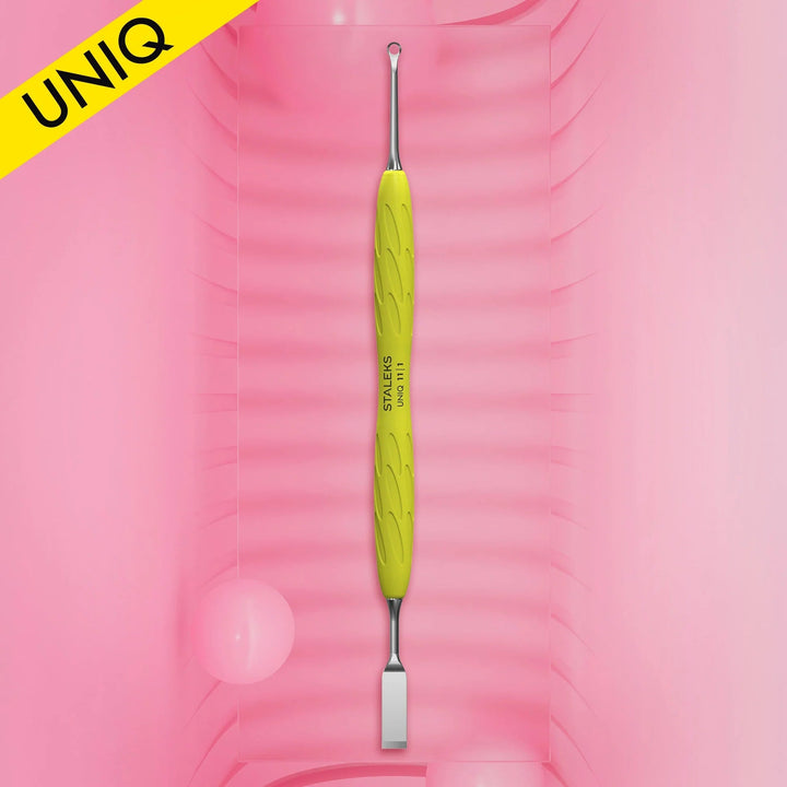 Pousse De Manucure avec manche en silicone jaune "Gummy" UNIQ 11 TYPE 1 - Elegance Beauty Suisse